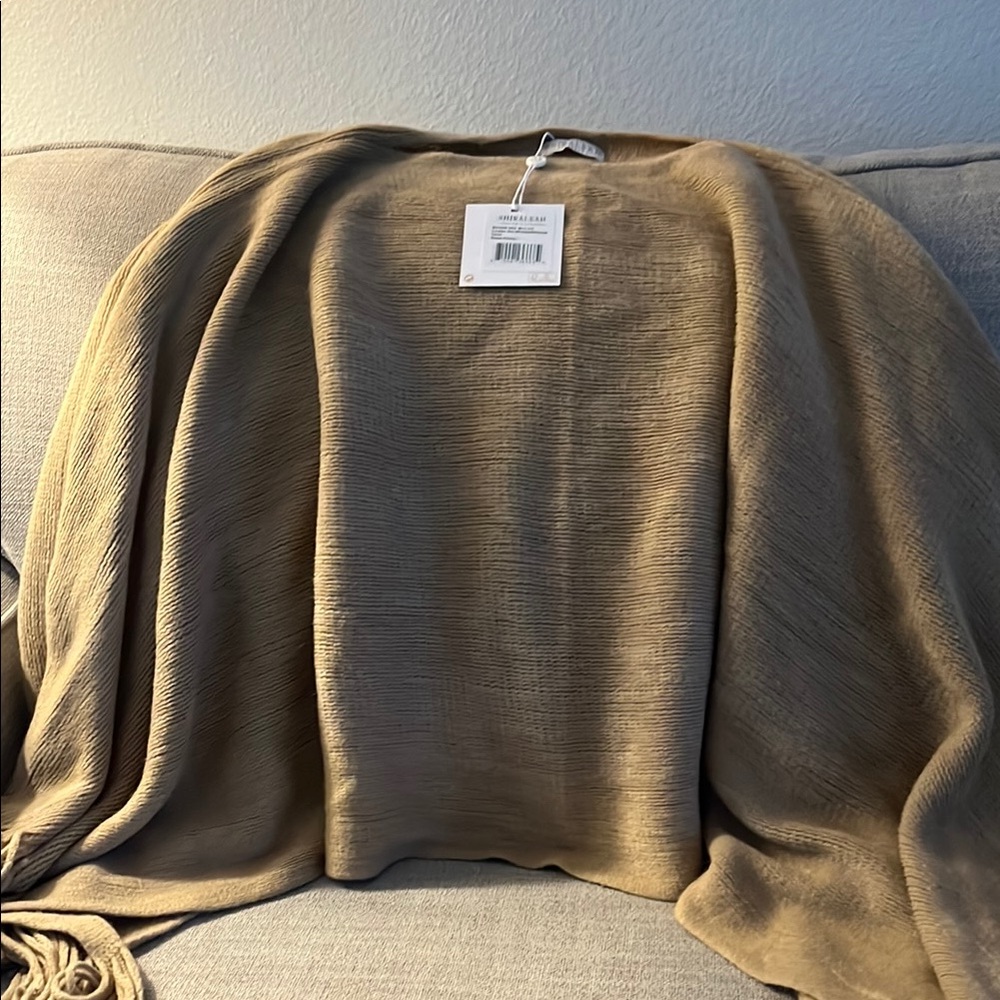 Elegant Tan poncho/shawl. never worn with tags - Picture 1 of 3